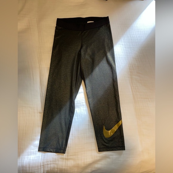 Nike Pro Cropped Legging Black Metallic Gold - Picture 6 of 7